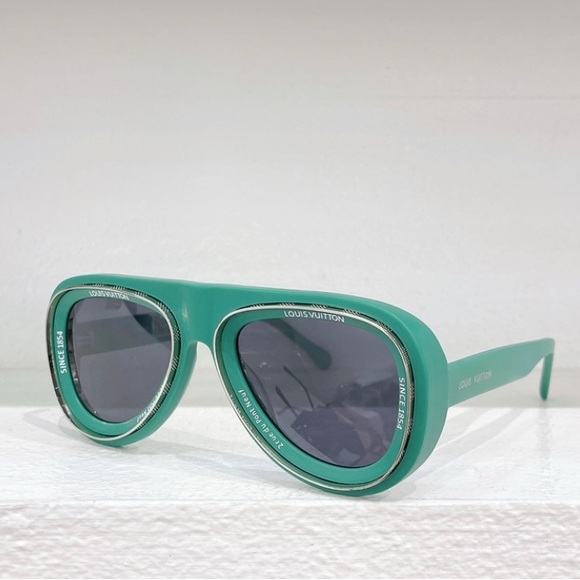 Louis Vuitton Teal Kids Sunglasses - Picture 1 of 1